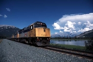 人気のVIA鉄道!東部 トロント⇒モントリオール (片道)