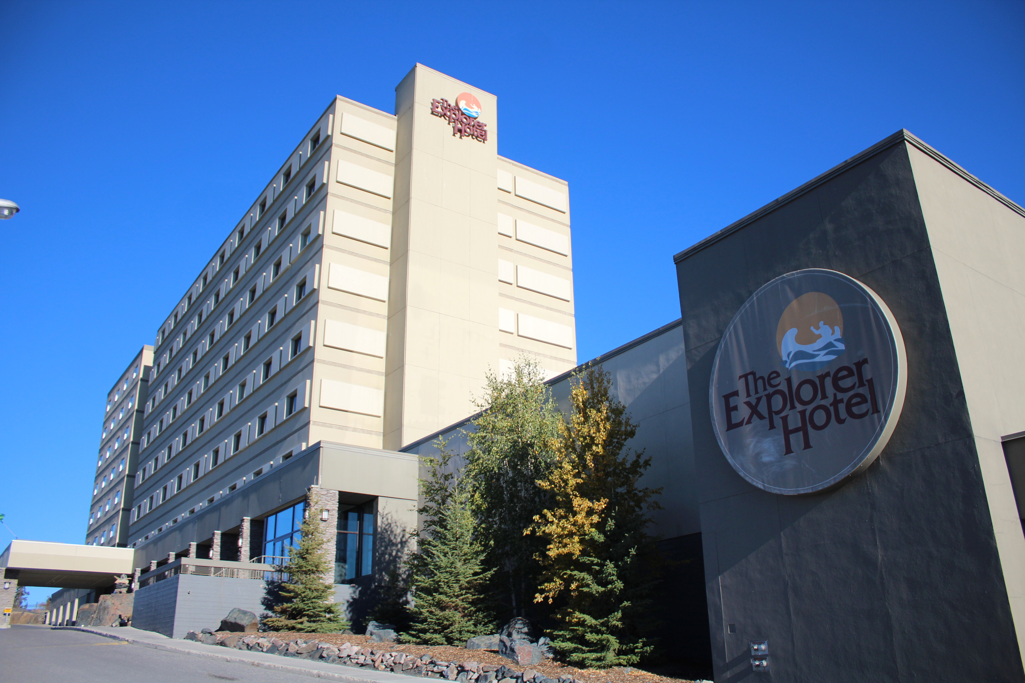 デラックスクラスホテル一例：　エキスプローラーホテル（外観）