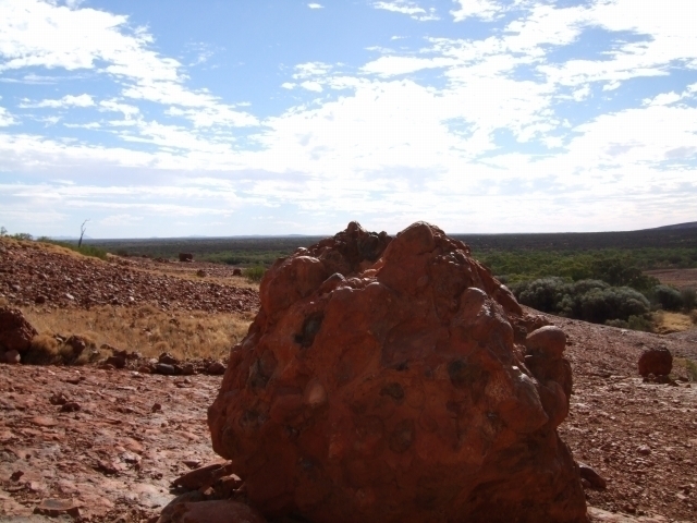 大きな岩がゴロゴロ落ちています