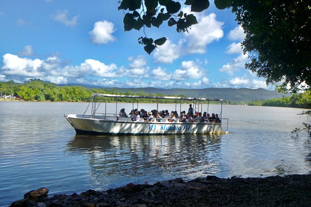 デインツリー・リバー・クルーズ