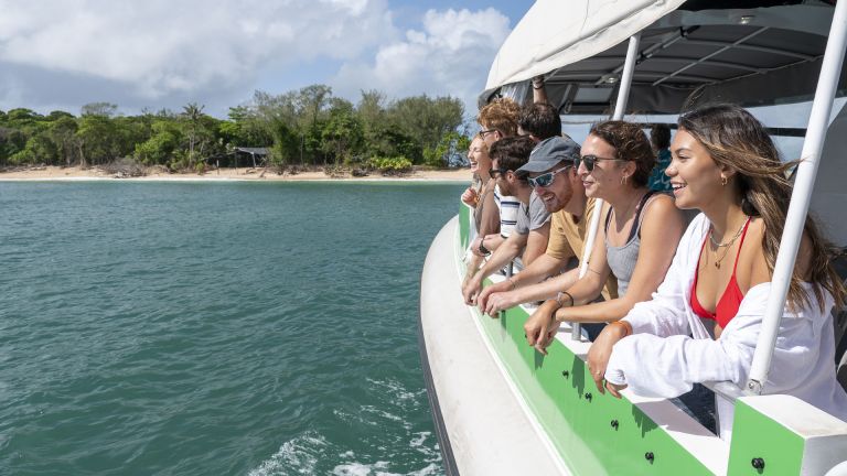 フランクランドアイランド エクスプレス半日クルーズ