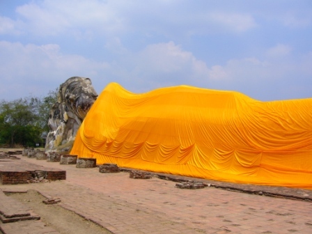 ワット・ロカヤスタ