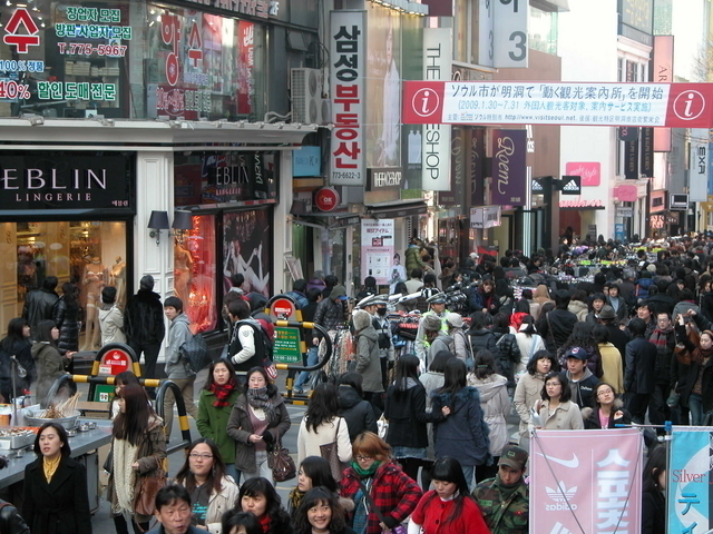 明洞の賑わい