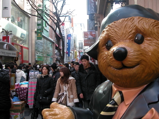 明洞の中心部で