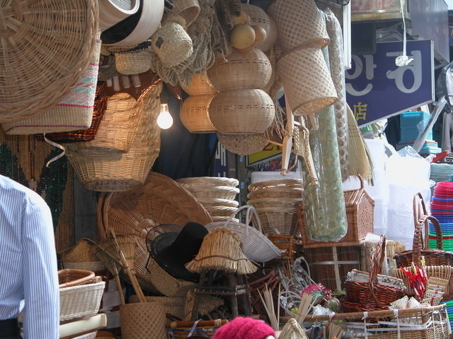 南大門市場の伝統座細工駕篭屋