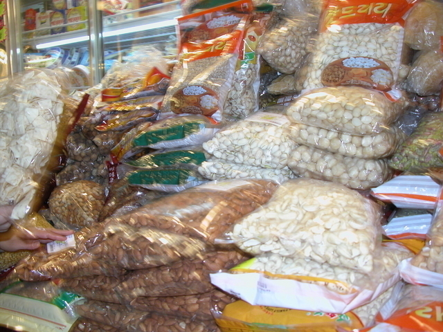 南大門市場地下食材街で