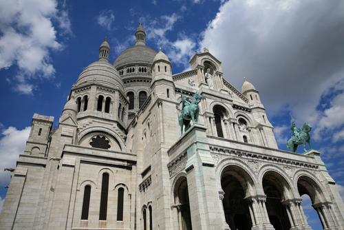 40年もの歳月をかけて建てられたサクレ・クール寺院