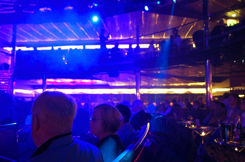 リドでは超一流のキャバレーショーをご堪能ください