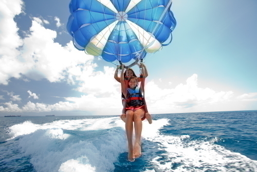 大興奮のパラセーリング